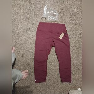 Nobull: NWT- 7/8 capris XL- wine color
